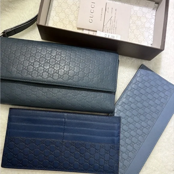 Authentic Gucci Navy Leather Wristlet - Picture 1 of 16